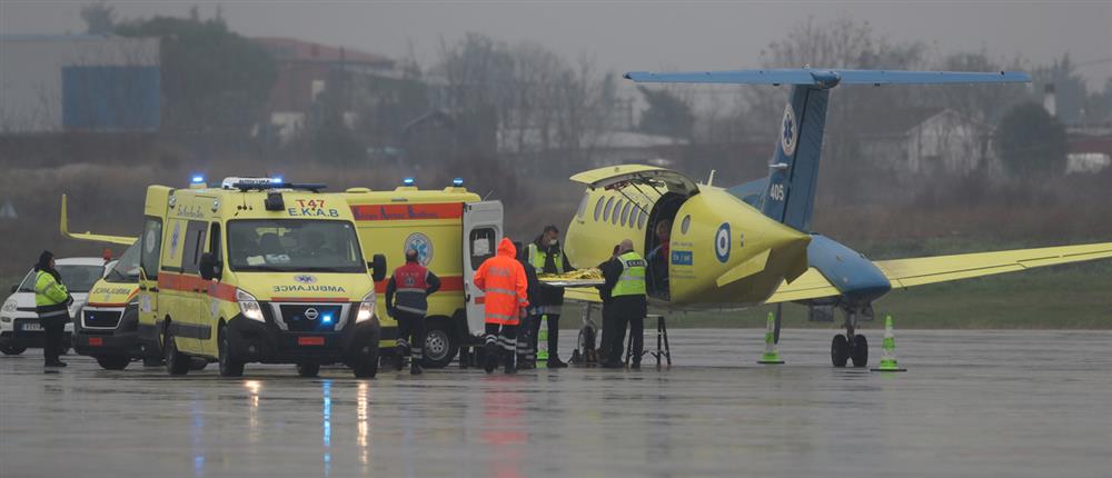 Έφτασαν στη Θεσσαλονίκη οι δύο τραυματίες οπαδοί του ΠΑΟΚ - Το απόγευμα ο επαναπατρισμός των σορών (εικόνες)