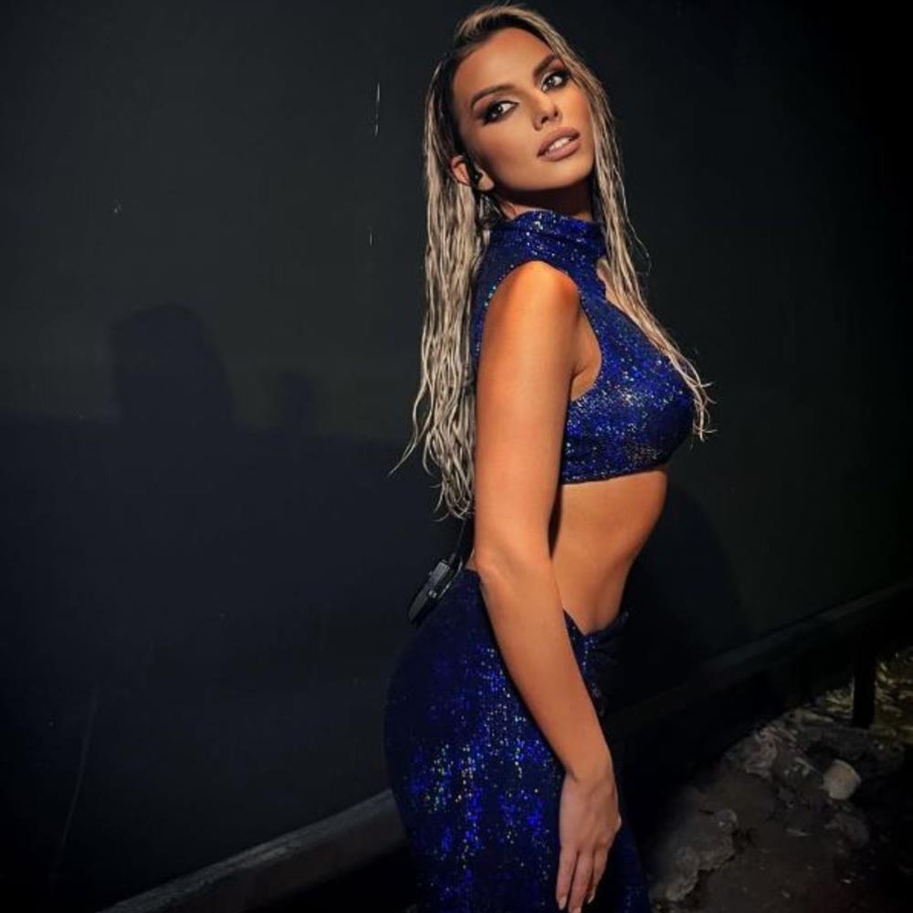 Χρύσα Μπανδέλη: Η τραγουδίστρια κατήγγειλε σεξουαλική παρενόχληση στο αεροπλάνο - "Αισθάνομαι να με ακουμπάει.."