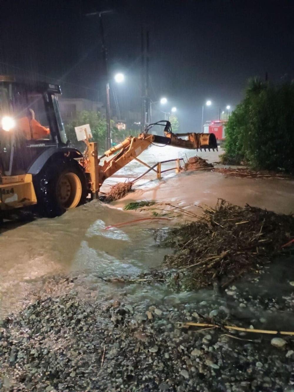 Κακοκαιρία “Bora” - Ρόδος: Πλημμύρες, εγκλωβισμοί και απαγόρευση κυκλοφορίας (εικόνες)