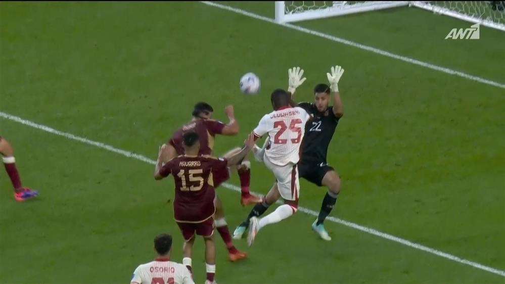 COPA AMERICA 2024| Βενεζουέλα - Καναδάς | Ο Ολουαγέζι προσπαθεί να κρεμάσει τον Ρόμο, με την μπάλα να περνά "ξυστά" από το οριζόντιο δοκάρι