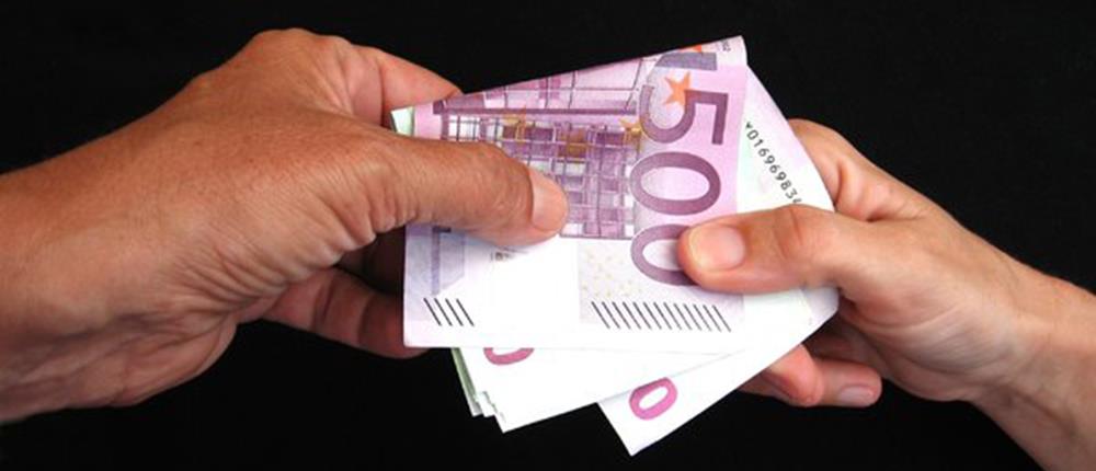 Κατατέθηκαν οι τροπολογίες για ΦΠΑ και εισοδήματα έως 5.000 ευρώ