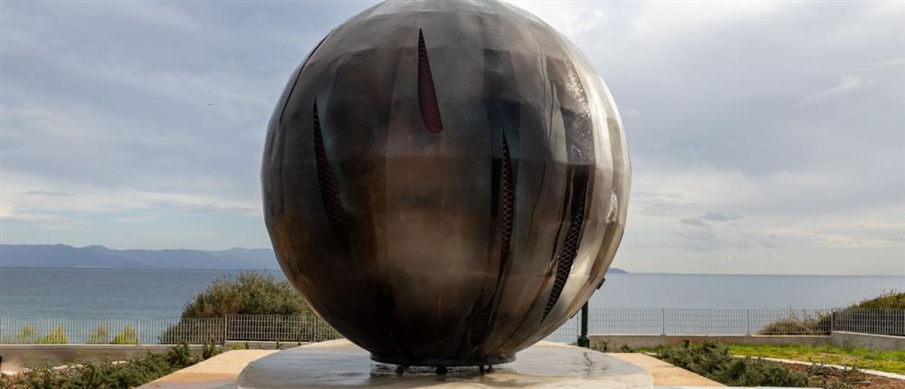 Μάτι: Ο Δήμος Μαραθώνος καταδικάζει τον βανδαλισμό της "Καιόμενης Σφαίρας"