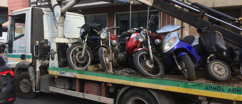 Δήμος Αθηναίων: Επιχείρηση απομάκρυνσης εκατοντάδων εγκαταλελειμμένων δικύκλων