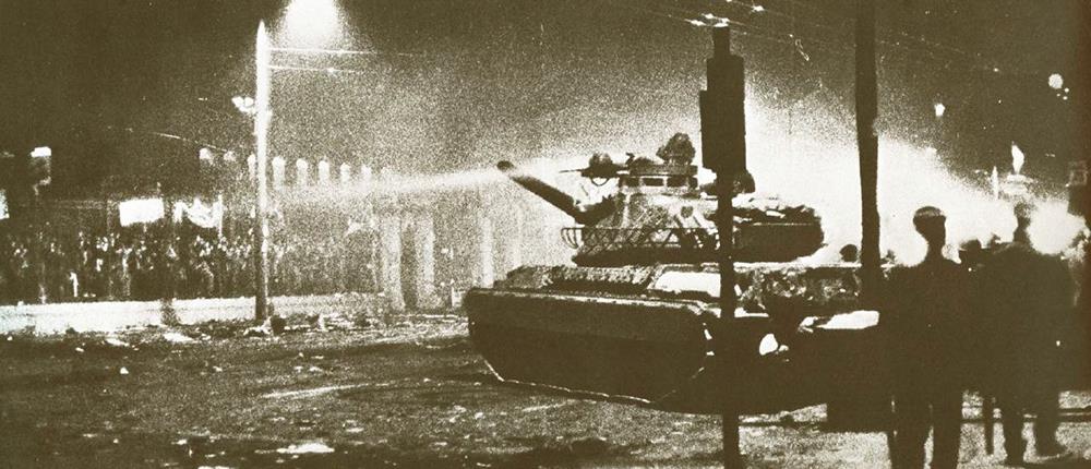 Πολυτεχνείο - Άρμα Μάχης - Τανκ - 17 Νοέμβρη 1973 Πολυτεχνείο - Άρμα Μάχης - Τανκ - 17 Νοέμβρη 1973