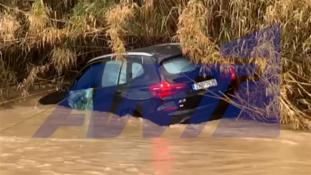 Κακοκαιρια: Όχημα παρασύρθηκε από ρέμα στο Πικέρμι - Δραματική διάσωση των επιβατών