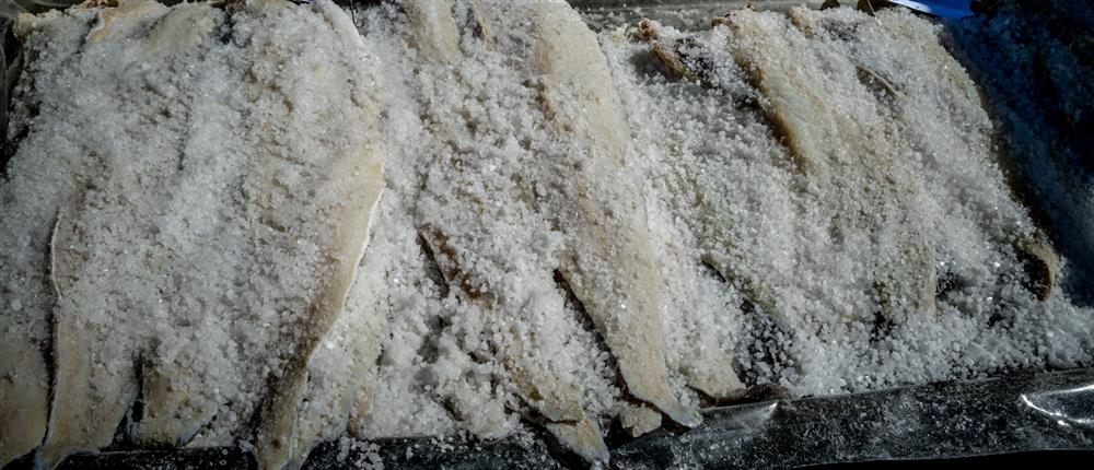 Αυξήσεις "φωτιά" στον μπακαλιάρο ενόψει της 25ης Μαρτίου