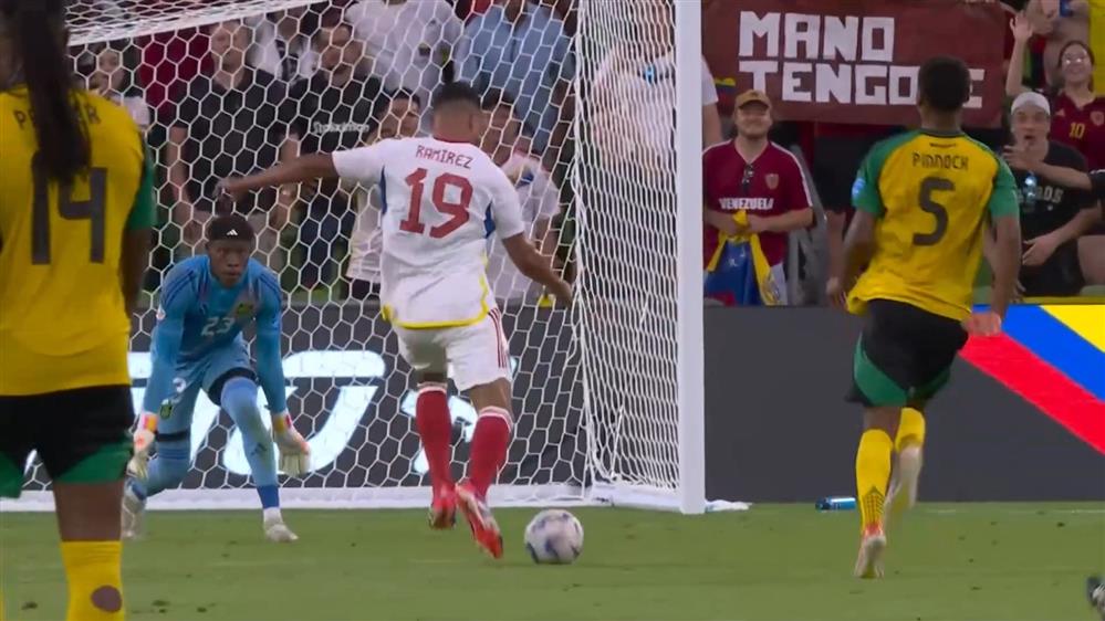 COPA AMERICA 2024| Τζαμάικα - Βενεζουέλα | Ο Ραμίρεζ φεύγει στην πλάτη της άμυνας και με ψύχραιμο πλασέ ανεβάζει τον δείκτη του σκορ στο 3-0