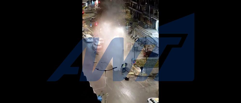 Θεσσαλονίκη: Συγκλονιστικό βίντεο από τη στιγμή που εξερράγη αγωγός νερού και τραυμάτισε τέσσερις εργάτες της ΕΥΑΘ