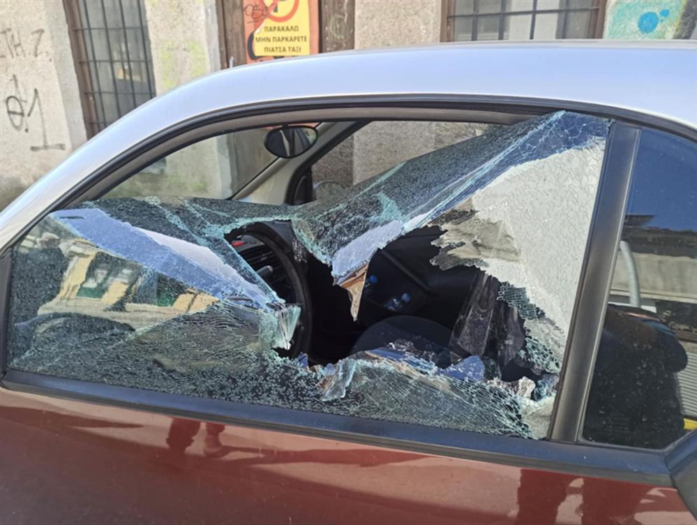 Βόλος - επίθεση άνδρα - ζημιές - αυτοκίνητο Βόλος - επίθεση άνδρα - ζημιές - αυτοκίνητο