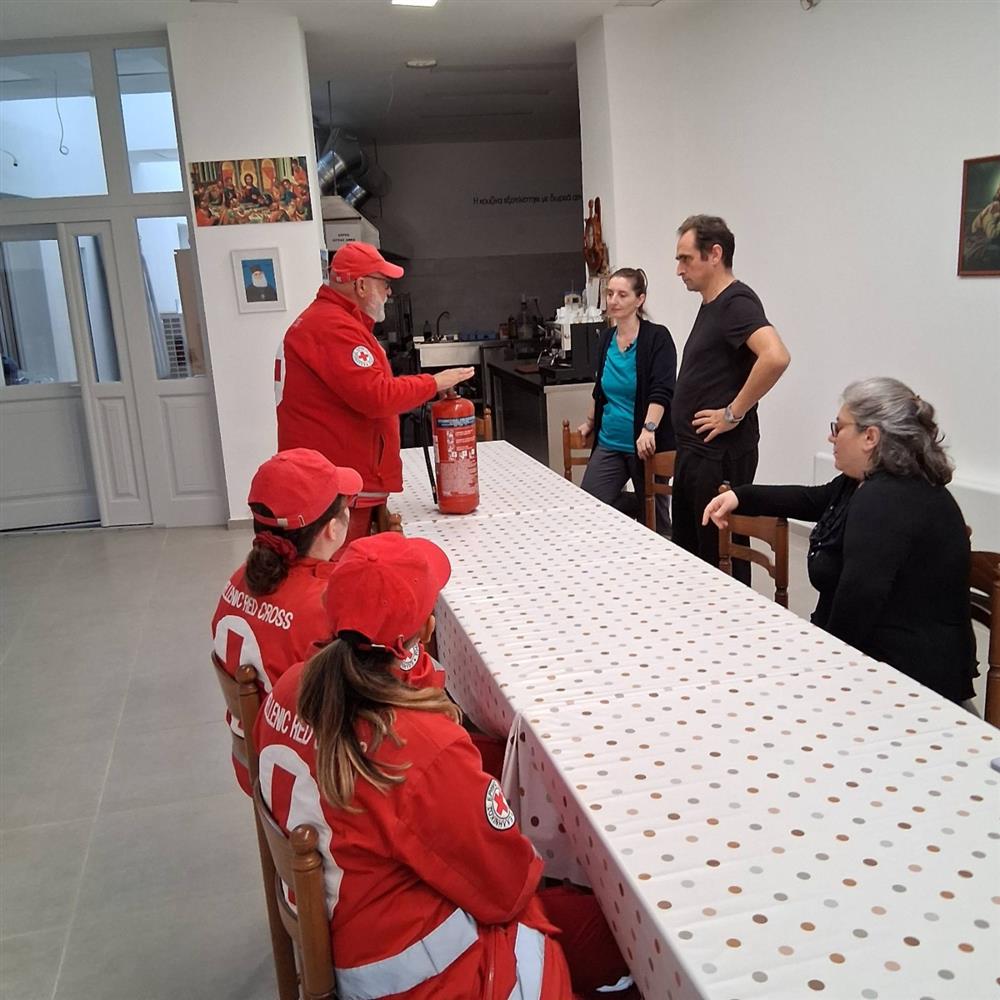 ΕΡΥΘΡΟΣ ΣΤΑΥΡΟΣ -  ΑΣΚΗΣΗ ΕΚΚΕΝΩΣΗΣ ΣΤΟ ΓΗΡΟΚΟΜΕΙΟ ΘΗΡΑΣ