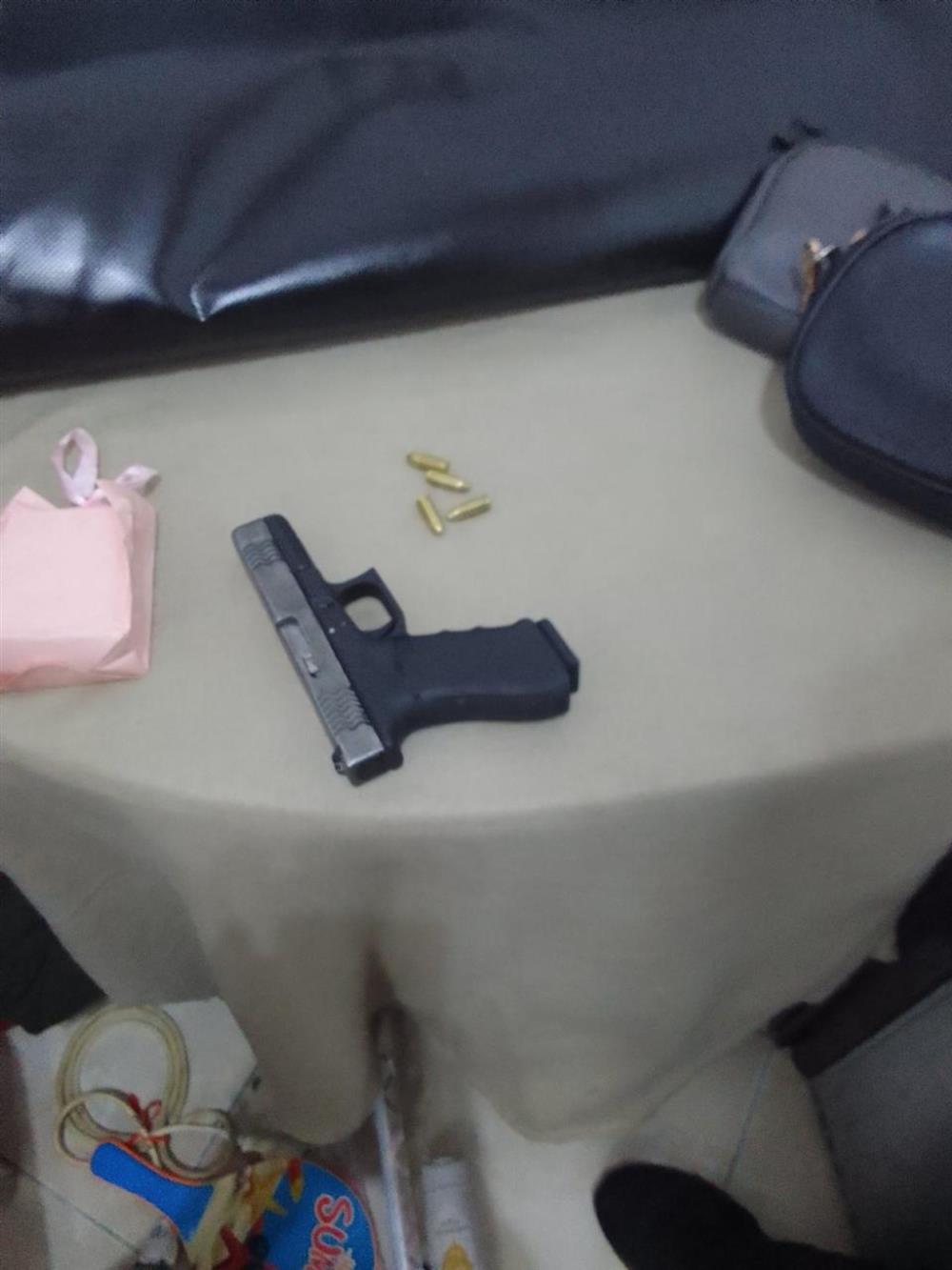 Φυλή - όπλα - ναρκωτικά - λίρες Φυλή - όπλα - ναρκωτικά - λίρες