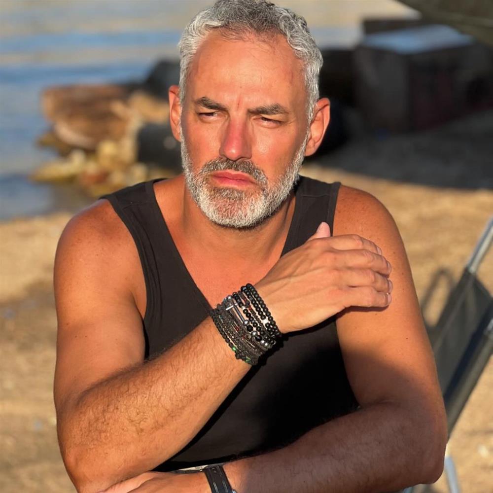 Ανάρτηση-ξέσπασμα από τον Νίκο Συρίγο: "Για να μην ακούγονται στην τηλεόραση "παπ…ές" σαν του Δημήτρη Οικονόμου"
