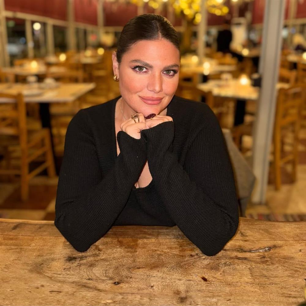 Δανάη Μπάρκα: "Τι υπάρχει στην τηλεόραση; Τι λαϊκισμός, τι ψευτιά, τι μεταστροφές απόψεων και συμπεριφορών"