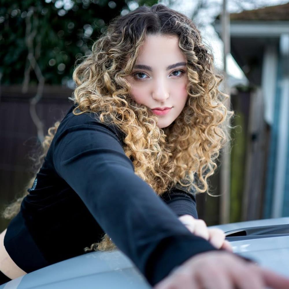 Desi G: Η πρόκρισή της στον εθνικό τελικό της Eurovision & η αποκάλυψη για το τραγούδι "Aphrodite"