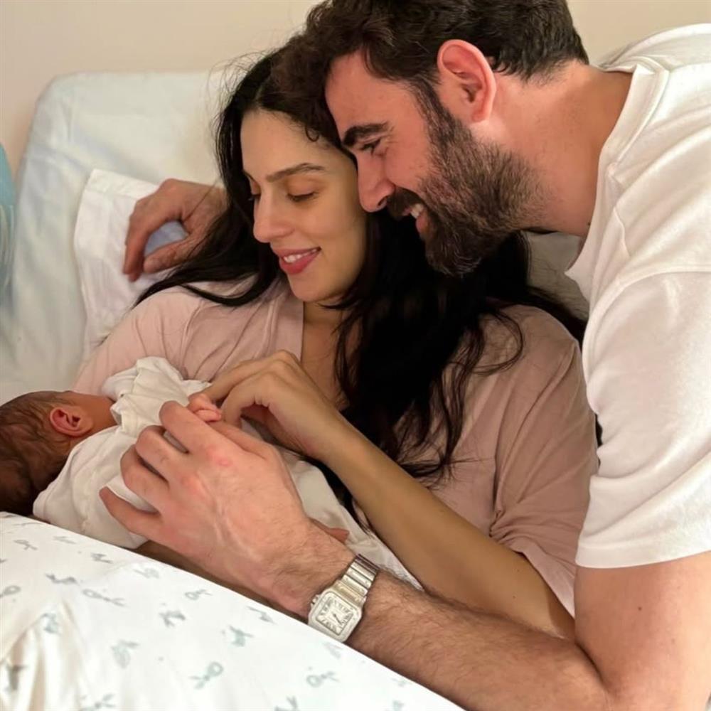 Νίκος Πολυδερόπουλος: Γέννησε η σύντροφός του - Οι πρώτες φωτογραφίες από το μαιευτήριο