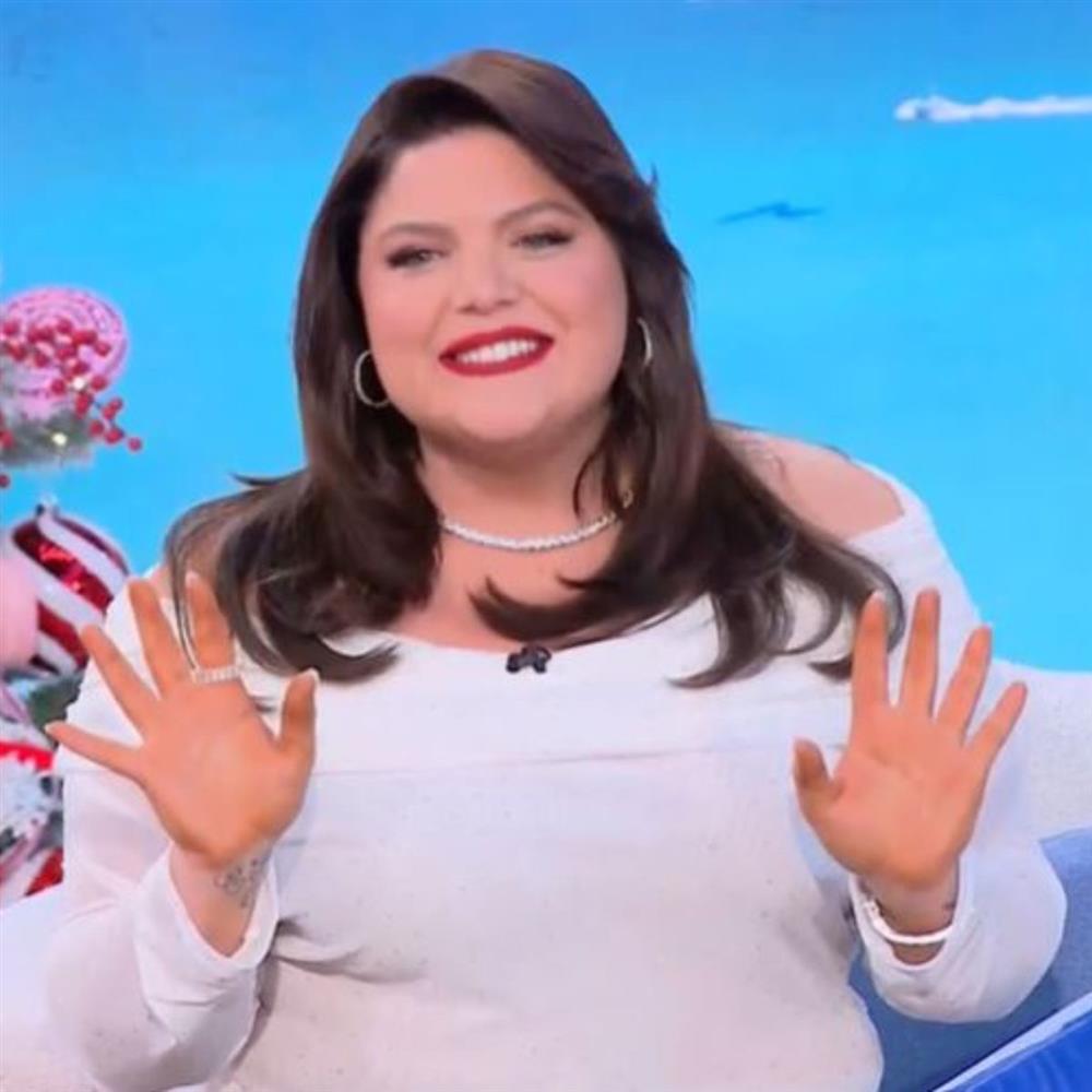 Ατύχημα για τη Δανάη Μπάρκα: "Δεν έπλυνα αμέσως τα χέρια μου και τώρα είμαι πορτοκαλί και λευκή"
