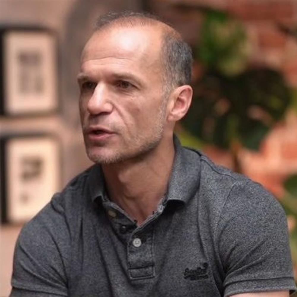 Άγγελος Μπασινάς: Οι κόρες του και το διαζύγιο από την Βιβή Μπασινά - "Με ενοχλεί ότι μπαίνω στο σπίτι και δεν βλέπω τα παιδιά"