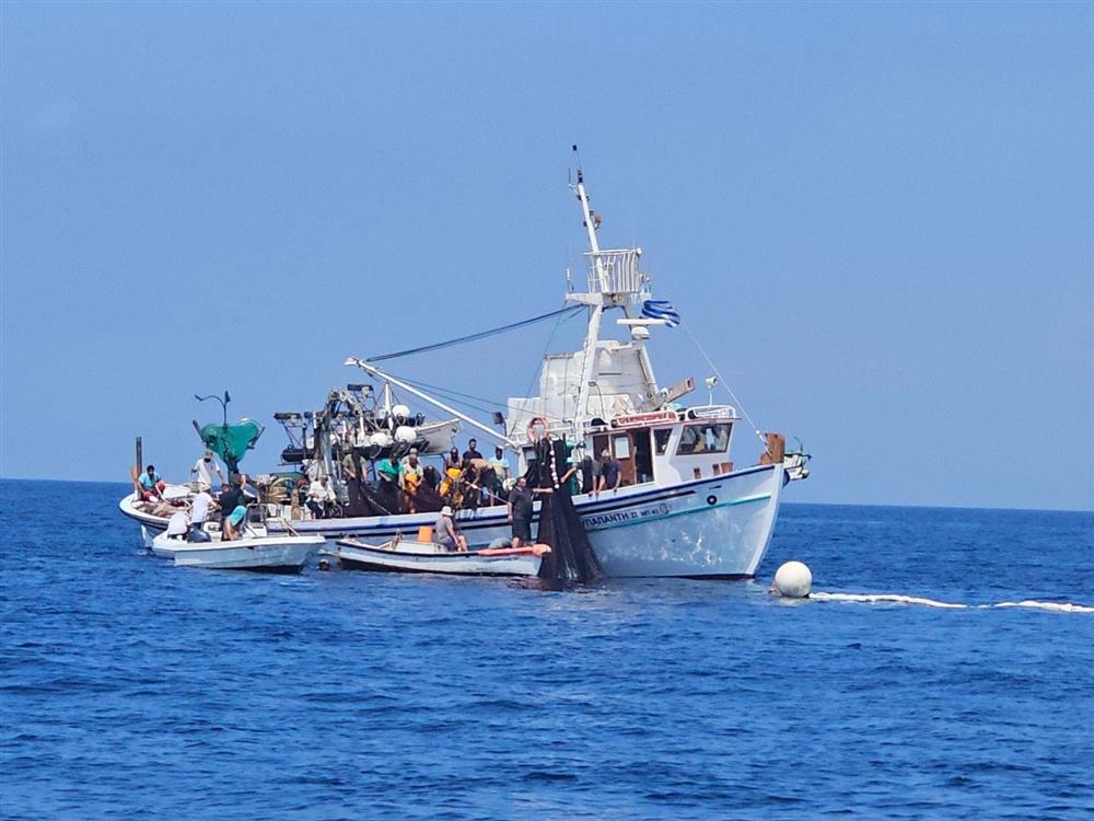 Πάρος - αλιευτικό - ναυάγιο