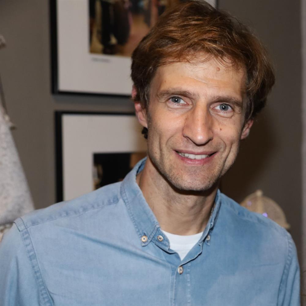 Μάξιμος Μουμούρης: Ατύχημα στη σκηνή για τον ηθοποιό