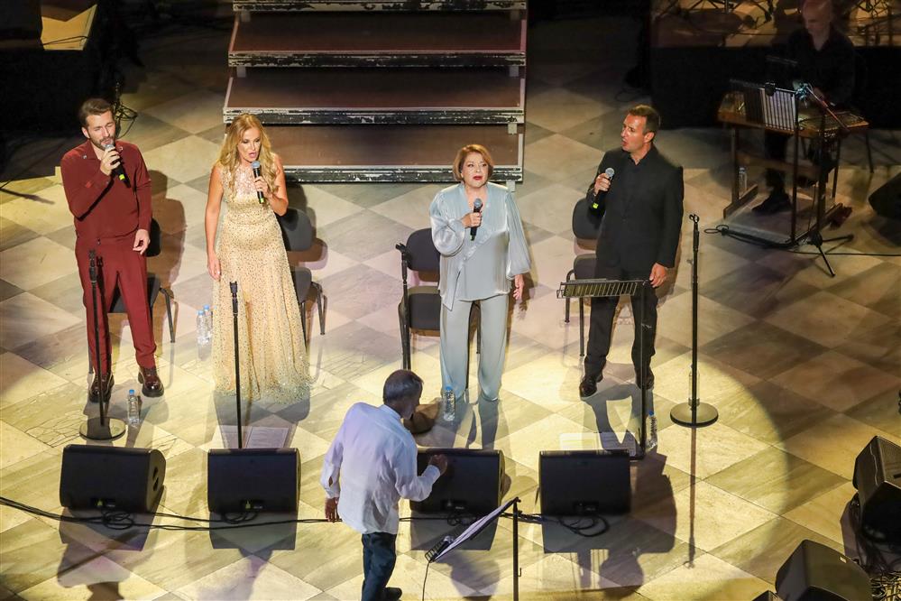 Τζένη Μπαλατσινού Τζένη Μπαλατσινού