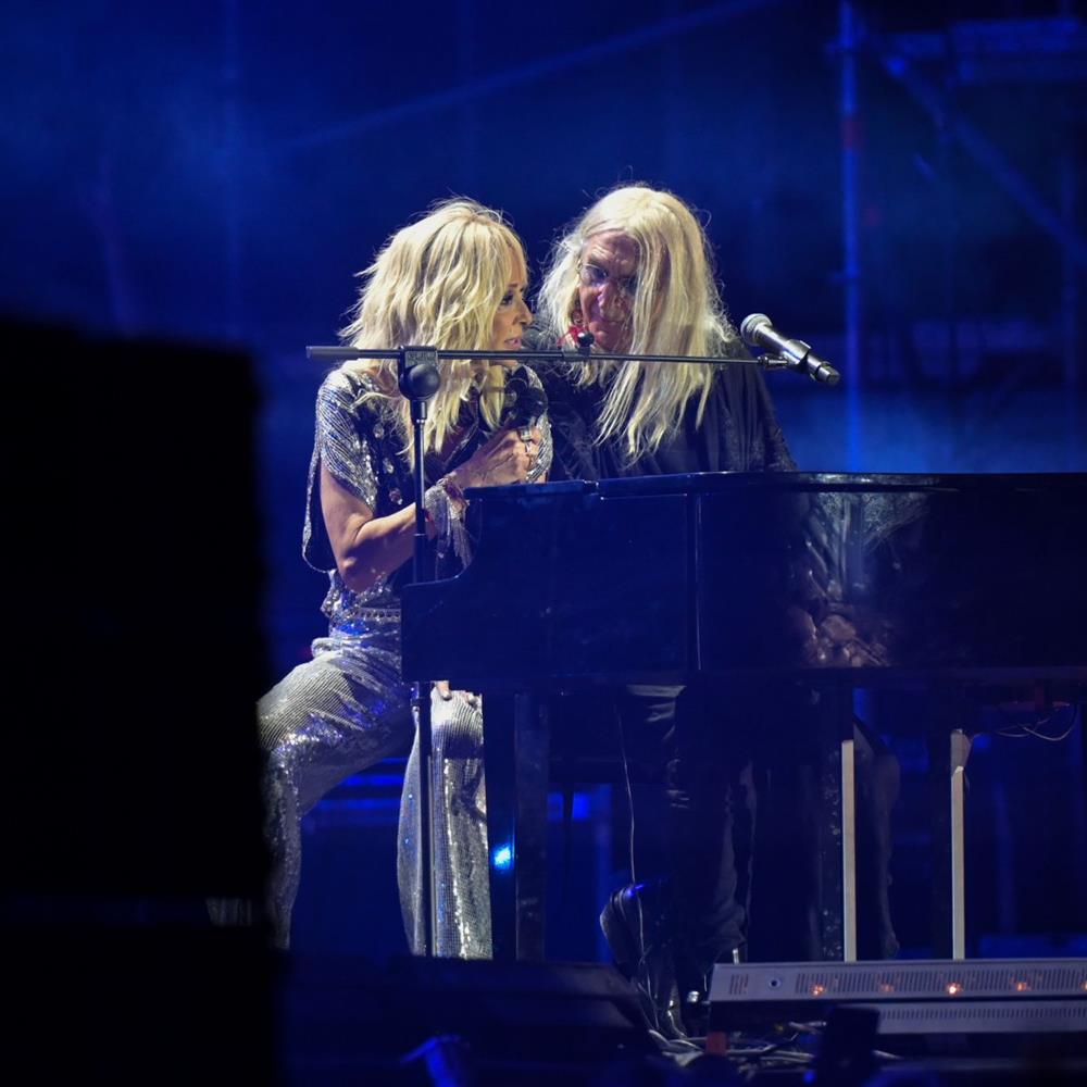 Νίκος Καρβέλας: Γιόρτασε στην Άννα Βίσση την ονομαστική του εορτή συνοδευόμενος από την Έλενα Φερεντίνου (Βίντεο)