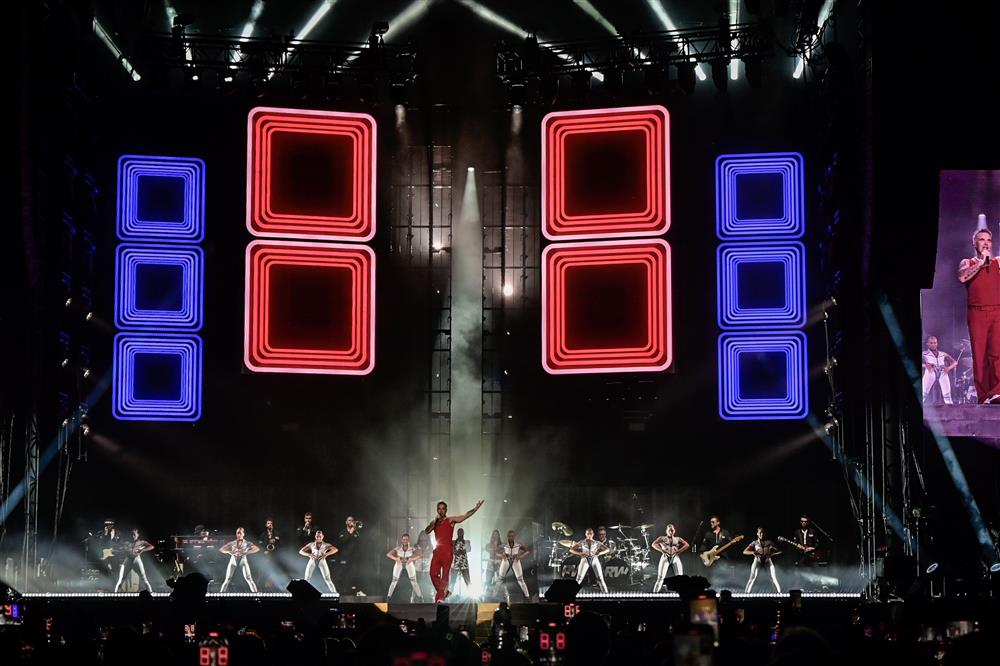 robbie concert robbie concert