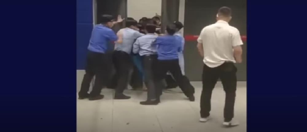 Σαγκάη - κορονοϊός: χαμός σε αλυσίδα καταστημάτων λόγω lockdown (βίντεο)