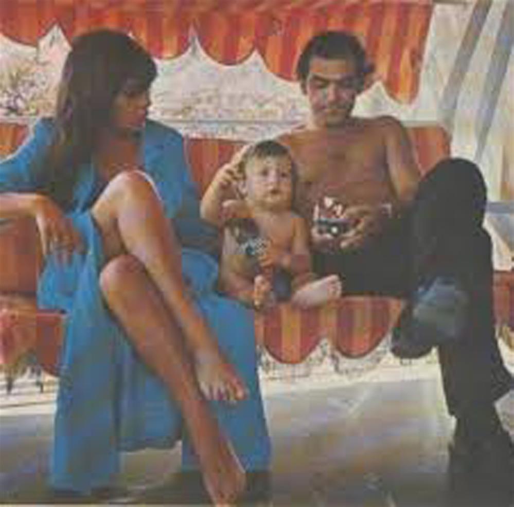 Τζένη Καρέζη - Κώστας Καζάκος: Ο κεραυνοβόλος έρωτας, η παρτίδα στο τάβλι που κράτησε 26 χρόνια και ο γάμος με τον Ζάχο Χατζηφωτίου