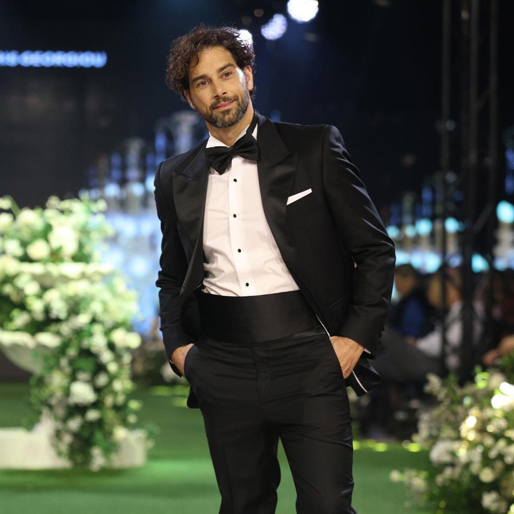 Χάρης Γιακουμάτος: Μας δείχνει την καταστροφή που υπέστη ο κήπος του σπιτιού του μετά την φωτιά στην Αττική (Φωτο)
