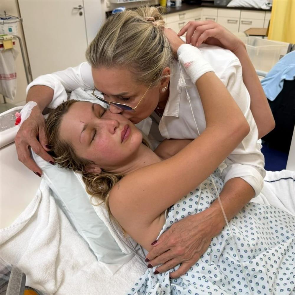 Μπέλα Χαντίντ: Οι φωτογραφίες και το συγκλονιστικό μήνυμα της μητέρας της για τη μάχη της με τη νόσο του Lyme 
