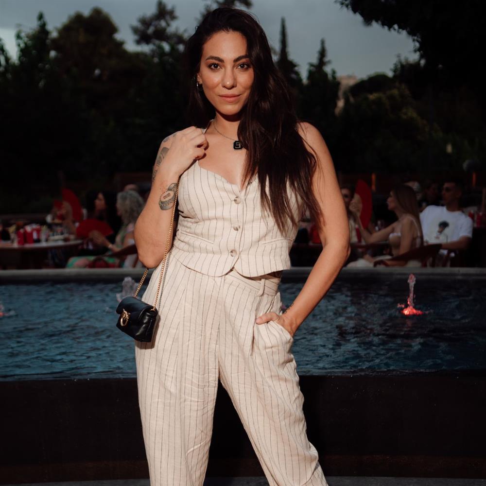 Ευρυδίκη Βαλαβάνη: Ποζάρει στον 9ο μήνα της εγκυμοσύνης της στη συναυλία των Green Day (Φωτογραφίες)

