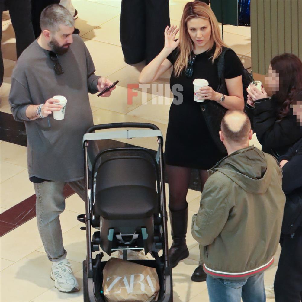 Paparazzi: Φωτεινή Πετρογιάννη: Βόλτα σε εμπορικό κέντρο των βορείων προαστίων με τον 2 μηνών γιο της και τον σύζυγό της
