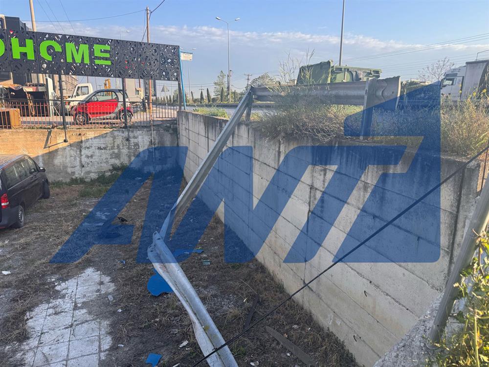 Θεσσαλονίκη - Τροχαίο - Αυτοκίνητο προσέκρουσε σε στάση