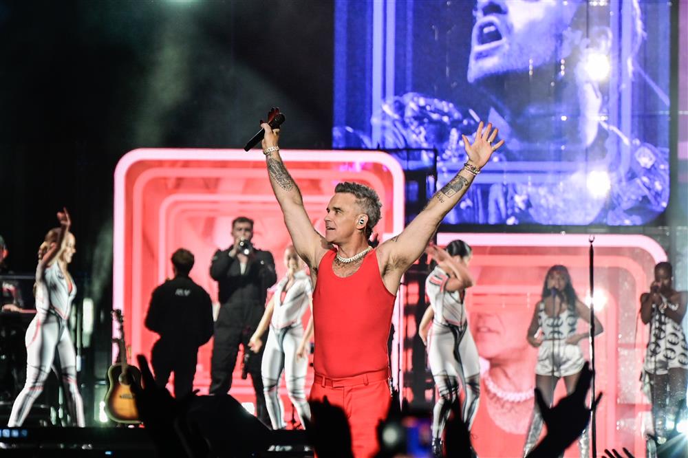 robbie concert robbie concert