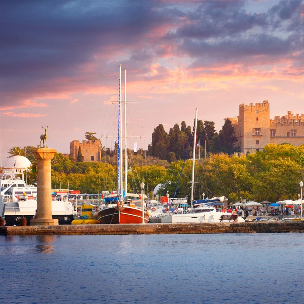 Le Figaro: Κρήτη & Ρόδος τα ελκυστικότερα νησιά για τους Γάλλους που θέλουν να επενδύσουν στην Ελλάδα