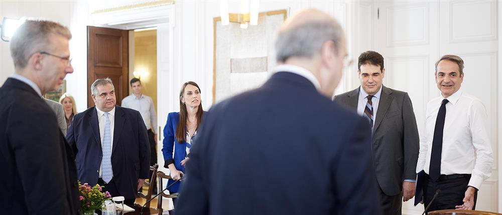 Μητσοτάκης - Δημόσιο