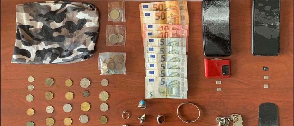 Θεσσαλονίκη: Χειροπέδες σε “ποντικούς” που άδειασαν διαμέρισμα (εικόνες)