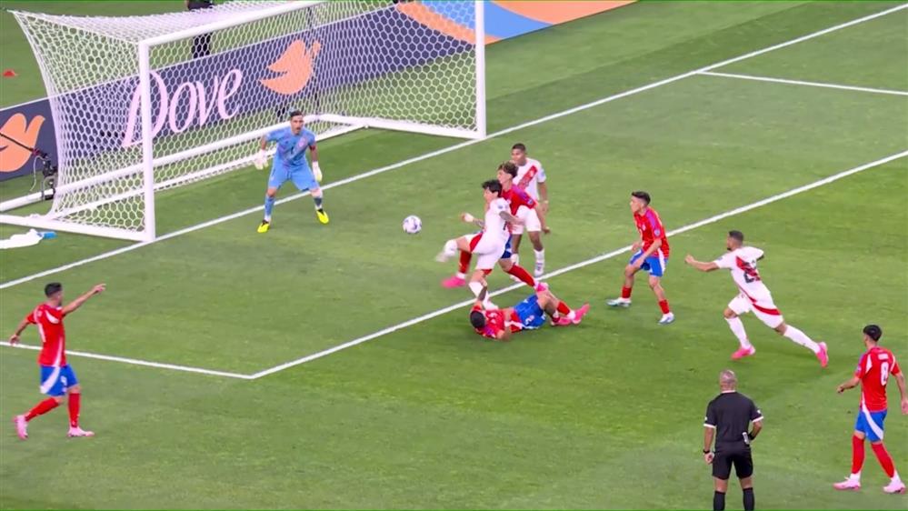 COPA AMERICA 2024 | Περού - Χιλή | Υπέροχο κατέβασμα και σουτ λίγο άουτ του Λαπαντούλα