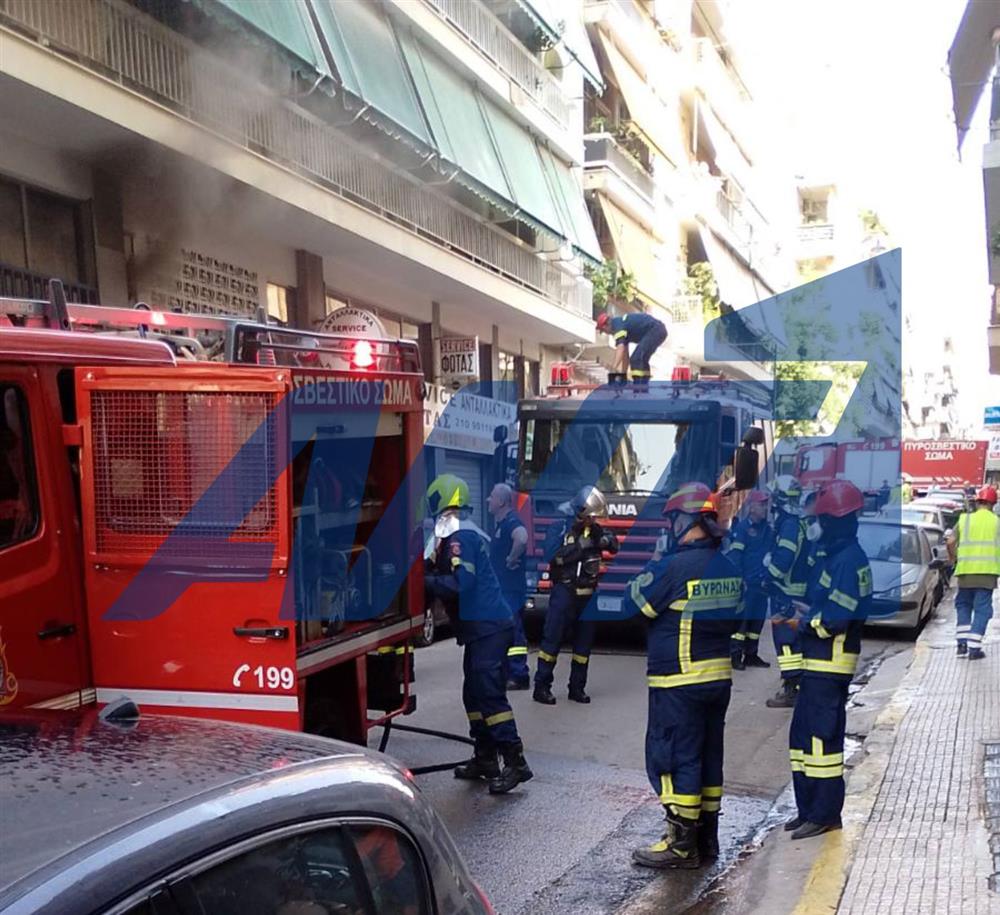 Νέος Κοσμος - Φωτιά σε συνεργείο