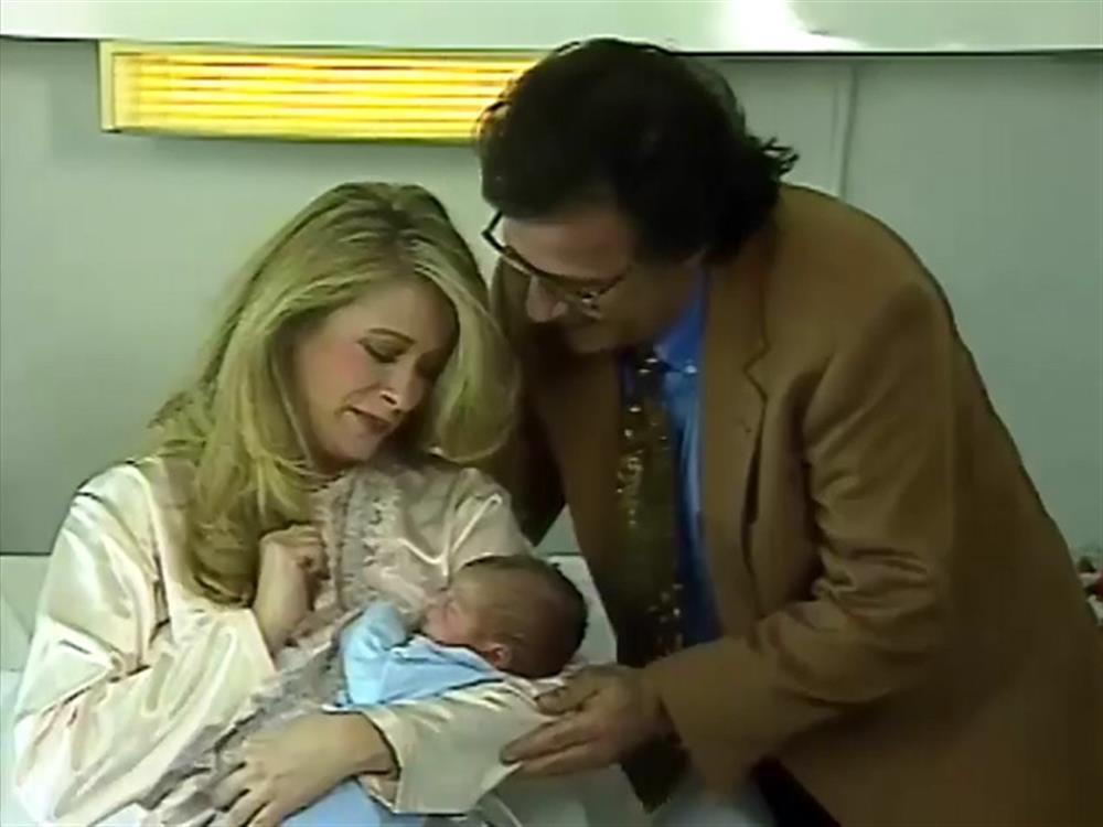 "Ο χήρος, η χήρα και τα χειρότερα" (επεισ.50/τελευταίο)