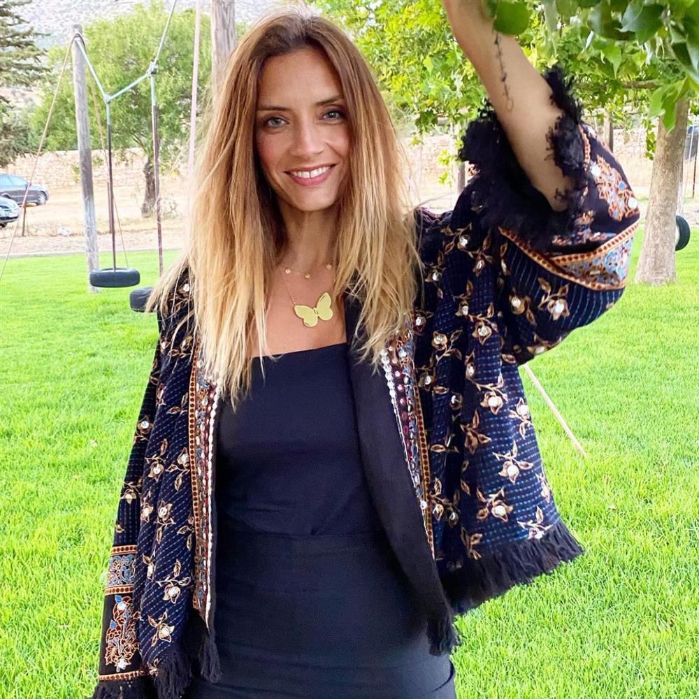 Μαρία Ένεζλη: Η γνωριμία με τον σύζυγό της, ο γιος της και οι αλλαγές που έφερε στη ζωή της η μητρότητα
