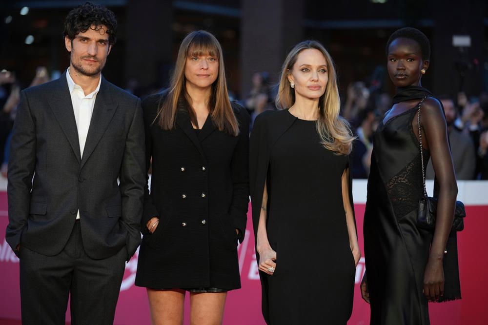 Angelina Jolie Angelina Jolie