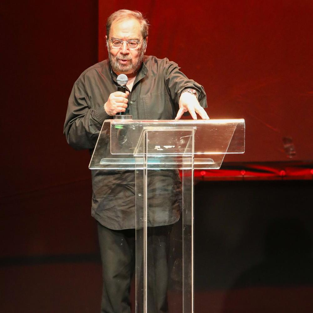 Σταμάτης Φασουλής: "Για δέκα χρόνια έπινα ένα μπουκάλι βότκα τη μέρα για να υπάρξω σε έναν κόσμο που δεν άντεχα"