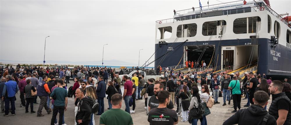 Κτηνοτρόφοι απέκλεισαν το λιμάνι της Μυτιλήνης - Εμπόδισαν πάνω από 600 ταξιδιώτες να επιβιβαστούν σε πλοίο