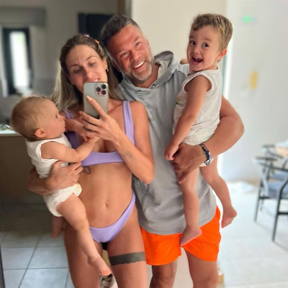 Κώστας Σόμμερ: Ο χορός με την 1,5 έτους κόρη του στις διακοπές τους & το τρυφερό βίντεό τους