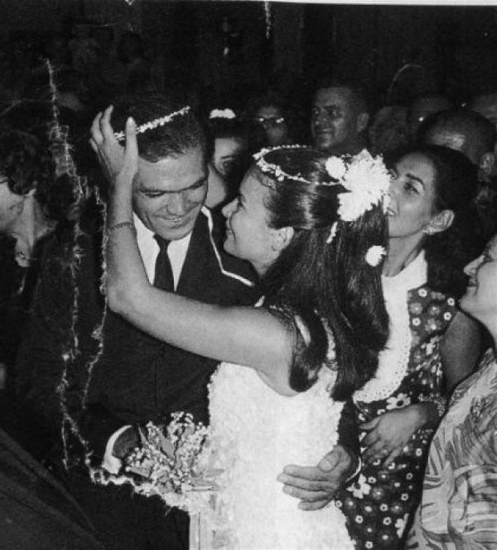 O γάμος της Τζένης Καρέζη και του Κώστα Καζάκου