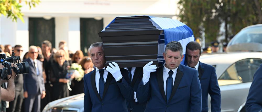 Πτώση Phantom: Σπαραγμός στην κηδεία του επισμηναγού Ιωάννη Μπλέσια (εικόνες)