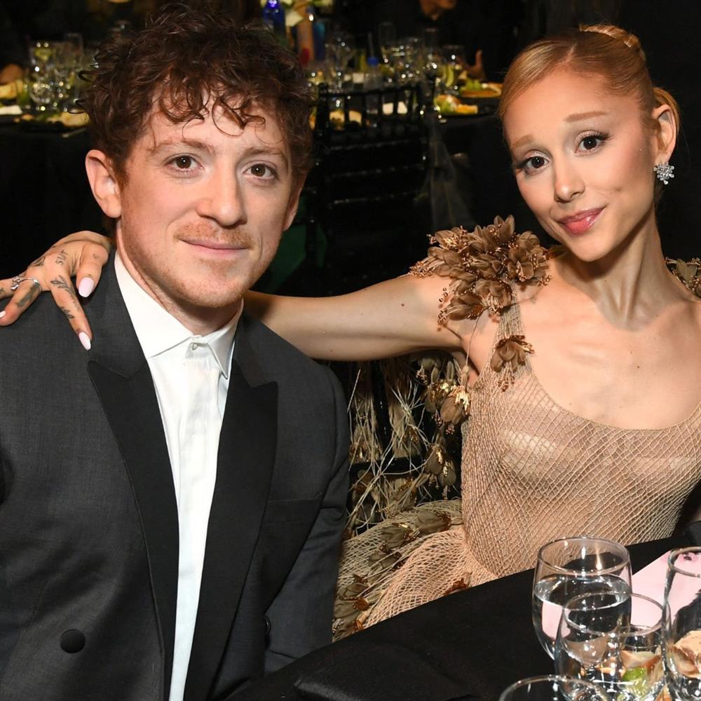 Αριάνα Γκράντε & Ίθαν Σλέιτερ: Ακόμα μαζί παρά τις φήμες χωρισμού