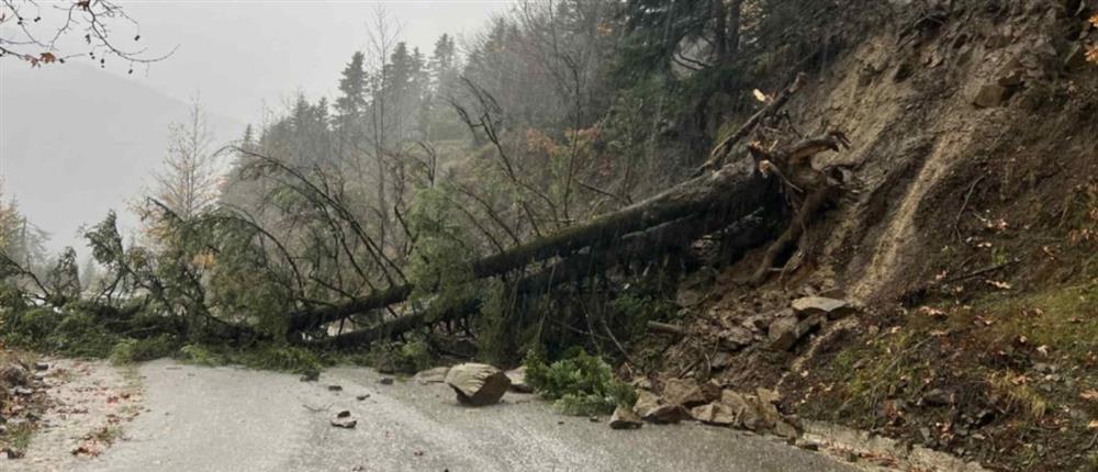 Κακοκαιρία: Πλημμύρες και κατολισθήσεις σε Ιωάννινα και Άρτα – Εκτεταμένα προβλήματα σε Ήπειρο και Ιόνιο (εικόνες)