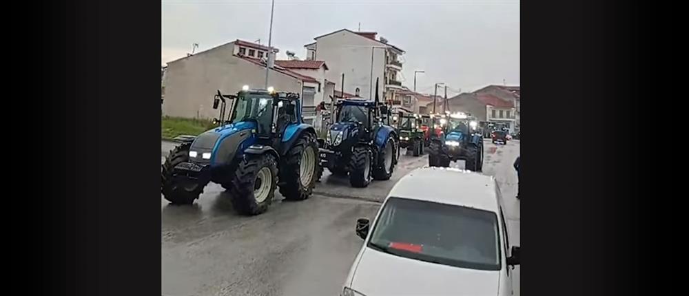 Φλώρινα: Μηχανοκίνητη πορεία στο κέντρο της πόλης και μπλόκο στο τελωνείο Νίκης από αγρότες της περιοχής